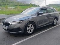 Usado Skoda Octavia Ambition 150 CV (110 kW) 2022 Gris / plata Familiar
