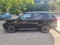 Usado Mitsubishi Outlander P-HEV 203 CV (149 kW) 2017 Negro SUV