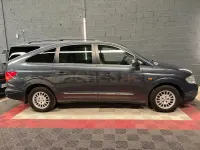 Usado SsangYong Rodius Limited 165 CV (121 kW) 2012 Gris / plata Monovolumen
