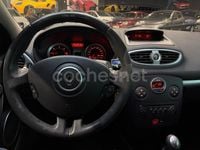 Usado Renault Clio II Dynamique 85 CV (62 kW) 2007 Gris / plata Berlina