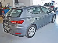Usado Seat Leon Reference 116 CV (85 kW) 2018 Gris / plata Berlina