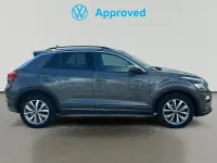 Usado VW T-Roc Advance 110 CV (80 kW) 2022 Gris / plata SUV