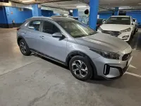 Usado Kia XCeed 100 CV (73 kW) 2024 Gris / plata SUV