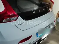 Usado Volvo V40 R-Design Momentum 150 CV (110 kW) 2019 Blanco Berlina
