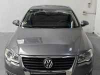 Usado VW Passat Highline 140 CV (102 kW) 2007 Gris / plata Berlina