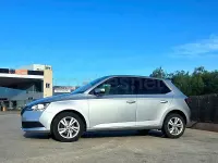 Usado Skoda Fabia Ambition 95 CV (69 kW) 2020 Gris / plata Utilitario