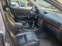 Usado Toyota Avensis Executive 147 CV (108 kW) 2004 Gris Berlina
