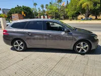 Usado Peugeot 308 SW Allure 130 CV (95 kW) 2018 Gris / plata Familiar
