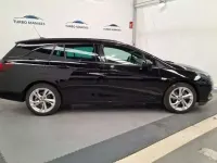 Usado Opel Astra Ultimate 147 CV (108 kW) 2021 Negro Familiar