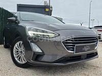 Usado Ford Focus Titanium 120 CV (88 kW) 2019 Gris / plata Berlina