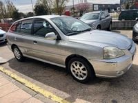 Usado Kia Rio 81 CV (59 kW) 2005 Gris / plata Berlina
