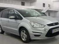 Usado Ford S-MAX Trend 140 CV (102 kW) 2012 Gris / plata Monovolumen