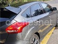 Usado Ford Focus Trend 125 CV (91 kW) 2016 Gris / plata Berlina