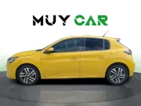 Usado Peugeot 208 Allure 102 CV (75 kW) 2020 Amarillo Utilitario