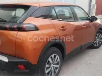Usado Peugeot 2008 Allure 100 CV (73 kW) 2020 Naranja SUV