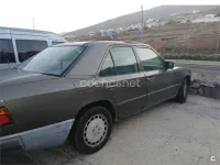 Usado Mercedes 260 166 CV (122 kW) 1987 Gris / plata Berlina