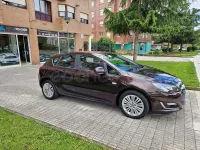 Usado Opel Astra Selective 115 CV (84 kW) 2013 Marrón Berlina