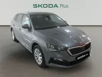 Usado Skoda Scala Selection 115 CV (84 kW) 2024 Gris Utilitario