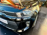 Usado Kia Rio 84 CV (61 kW) 2019 Negro Berlina