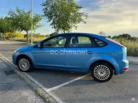 Usado Ford Focus Trend 100 CV (73 kW) 2012 Azul Berlina