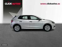 Usado Skoda Fabia Essence 95 CV (69 kW) 2025 Plateado Berlina
