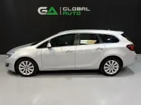 Usado Opel Astra Excellence 140 CV (102 kW) 2013 Gris / plata Familiar