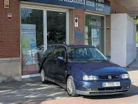 Usado Seat Ibiza 110 CV (80 kW) 1998 Azul Utilitario