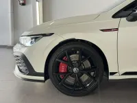 Usado VW Golf VIII GTI 300 CV (220 kW) 2023 Blanco Utilitario