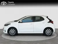 Usado Toyota Yaris Hybrid Active 116 CV (85 kW) 2023 Blanco Monovolumen