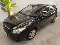 Usado Hyundai i30 Comfort 109 CV (80 kW) 2010 Negro Berlina