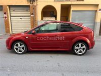 Usado Ford Focus Trend 115 CV (84 kW) 2007 Rojo Berlina