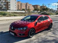 Usado Renault Mégane IV Life 90 CV (66 kW) 2016 Granate Berlina
