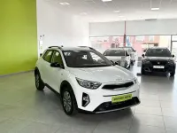 Usado Kia Stonic 101 CV (74 kW) 2025 Blanco SUV