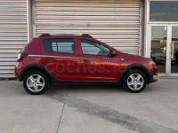 Usado Dacia Sandero Stepway 90 CV (66 kW) 2015 Granate Berlina