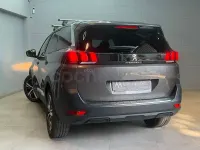 Usado Peugeot 5008 Allure 130 CV (95 kW) 2018 Gris / plata SUV