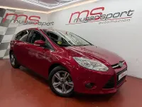 Usado Ford Focus Trend 115 CV (84 kW) 2014 Granate Berlina