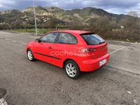 Usado Seat Ibiza 100 CV (73 kW) 2003 Rojo Utilitario