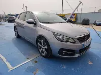 Usado Peugeot 308 Allure 130 CV (95 kW) 2021 Gris / plata Berlina