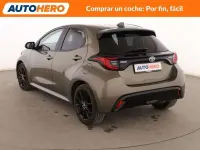 Usado Toyota Yaris Hybrid Style 116 CV (85 kW) 2022 Verde Berlina
