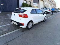 Usado Kia Rio 84 CV (61 kW) 2015 Blanco Berlina