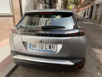 Usado Peugeot 2008 Active 110 CV (80 kW) 2022 Gris / plata SUV