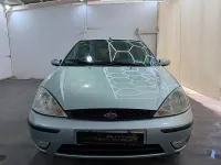 Usado Ford Focus Trend 100 CV (73 kW) 2003 Gris / plata Berlina