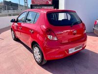Käytetty Hyundai i20 75 HP (55 kW) 2013 Punainen Viistoperä