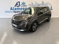 Usado Peugeot 5008 Allure 130 CV (95 kW) 2022 Gris / plata SUV