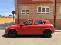 Usado Opel Astra Enjoy 90 CV (66 kW) 2005 Rojo Berlina