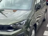 Usado Peugeot Rifter Allure 100 CV (73 kW) 2024 Verde Monovolumen