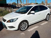 Usado Ford Focus Trend 90 CV (66 kW) 2008 Blanco Berlina