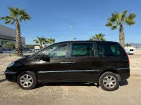 Usado Peugeot 807 Active 136 CV (100 kW) 2012 Negro Monovolumen