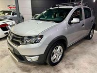 Usado Dacia Sandero Stepway 90 CV (66 kW) 2015 Gris Utilitario