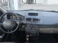 Usado Renault Clio II Privilege 85 CV (62 kW) 2006 Beige Berlina